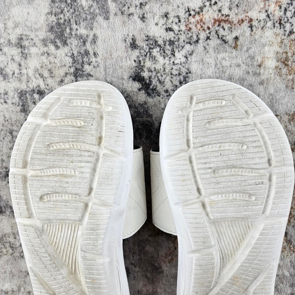 Under Armour Mercenary Ignite Slides Sandals Youth 5 White Black 3022712 Beach - Picture 10 of 12